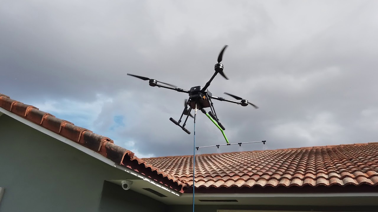 Drone udfører tagresning og algebehandling