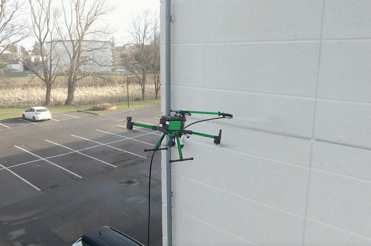 Drone renser facade